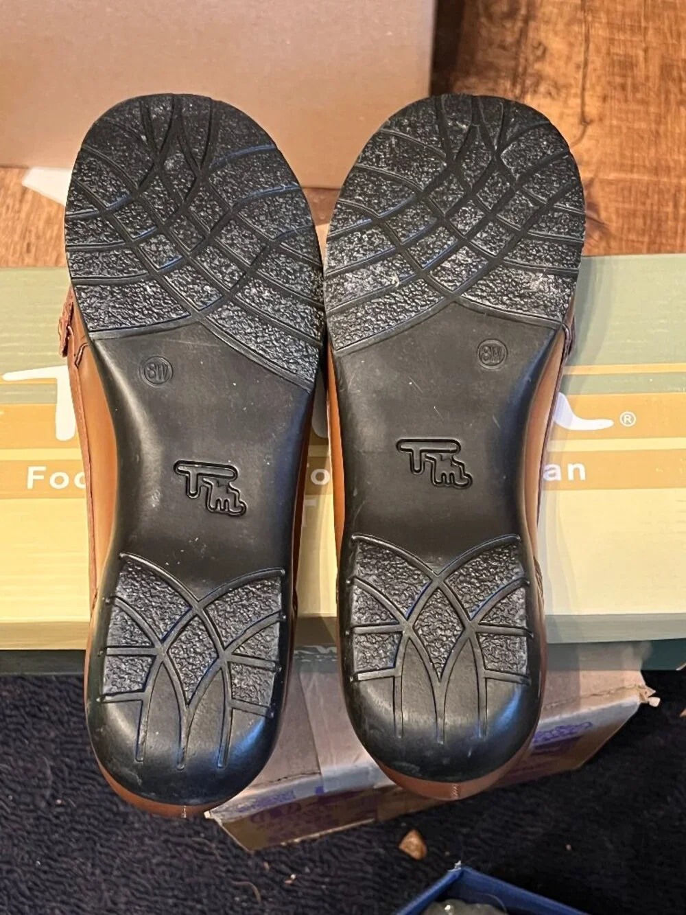 Thom McAn Women's Leather Moccasin - Size 8W - NWOT WITH BOX!